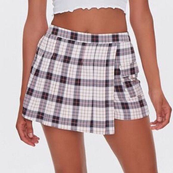Plaid mini skort w/ a pocket! - Picture 3 of 5